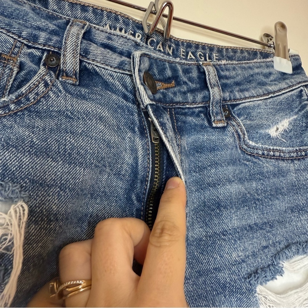 AMERICAN EAGLE Mom Short Distressed Cutoff Summer High Waisted Light Wash Shorts - Picture 3 of 9